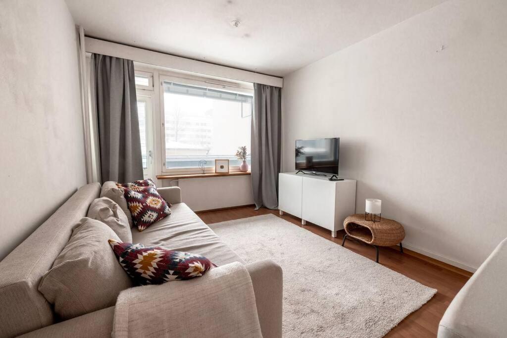 B&B Helsinki - 2ndhomes Cozy 1BR Apartment w/ Balcony next to tram stop - Bed and Breakfast Helsinki