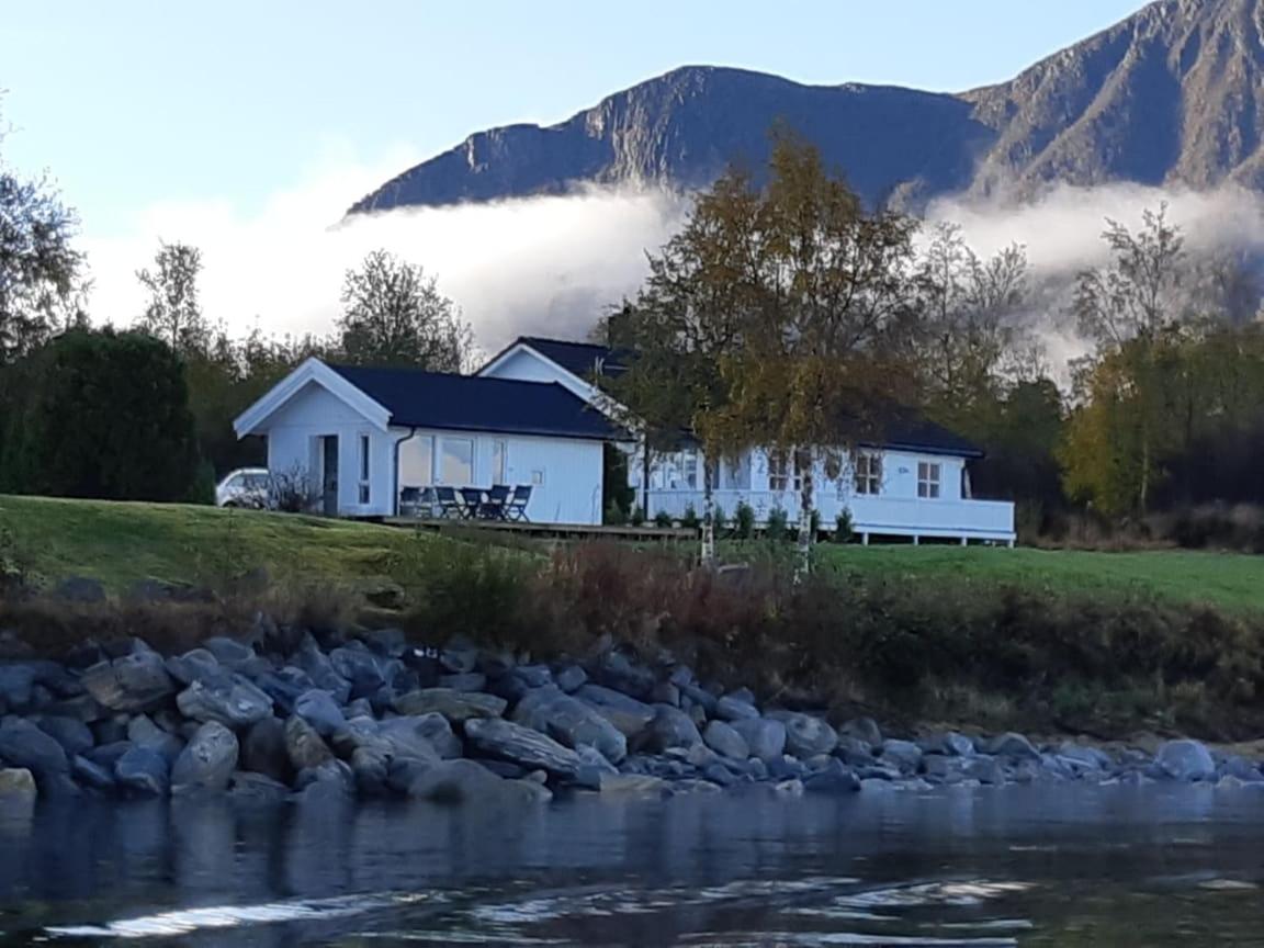 Feriehus nede ved sjøen inntil 6 pers - B&B Vestnes