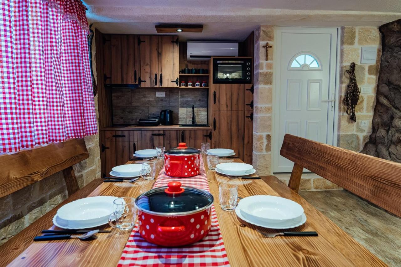 Apartman M&S s bazenom Split - Podstrana - Chambres d’hôtes Podstrana