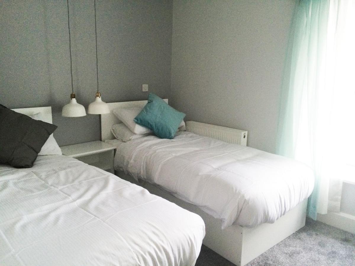 Habitación Doble Estándar - cama doble y 2 camas individuales