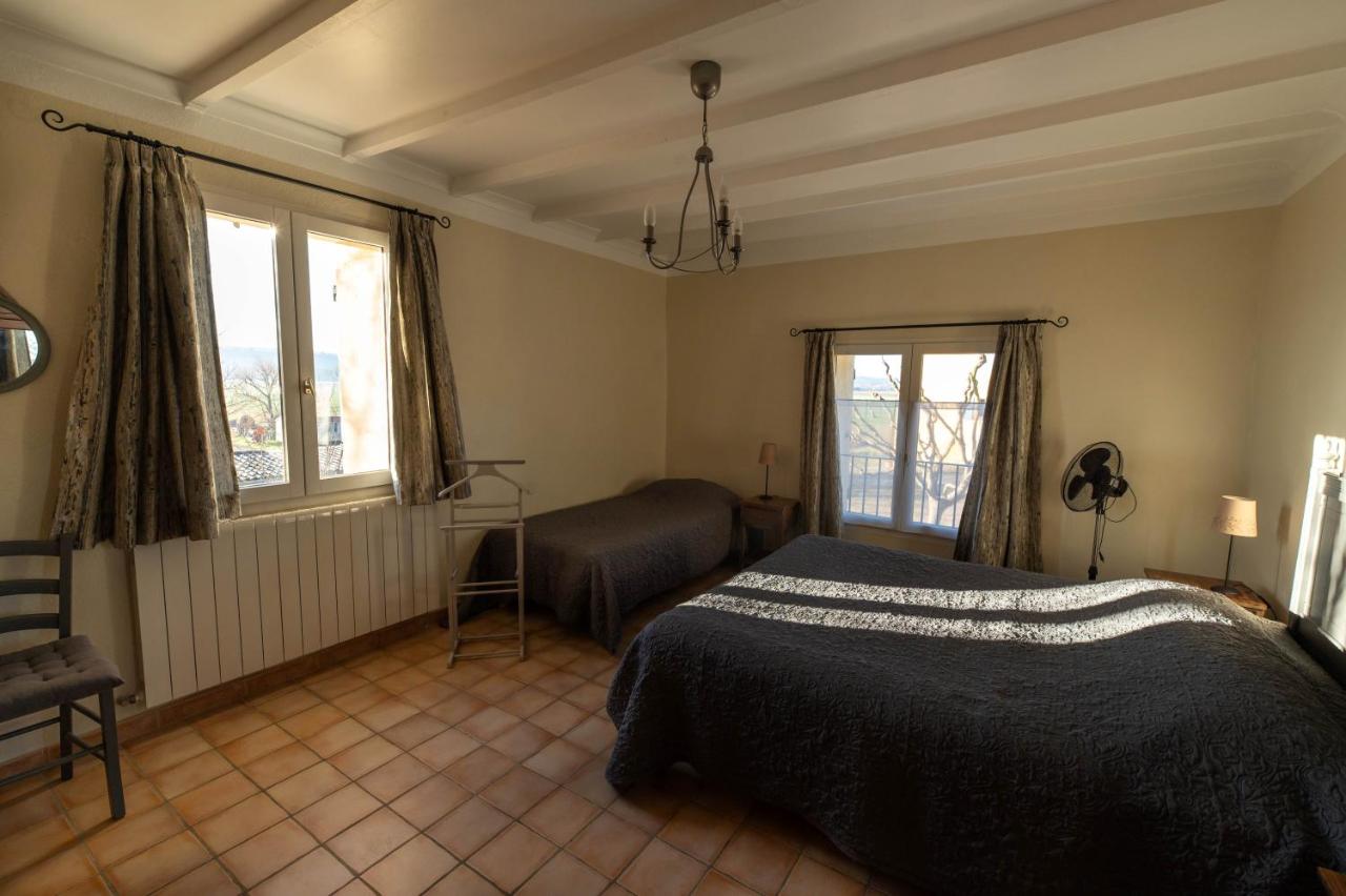 Dreibettzimmer mit Gartenblick