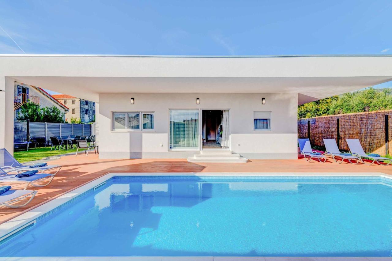 Villa Midnight Moon - Chambres d’hôtes Kutleše