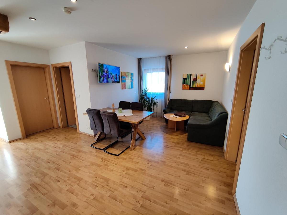 Apartamento de 2 dormitorios con balcón - 205