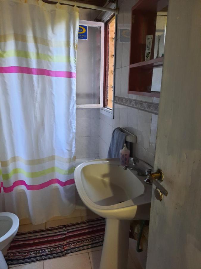 Habitación con cama matrimonial en hermoso Chalet golf - Ferienwohnung Pinamar