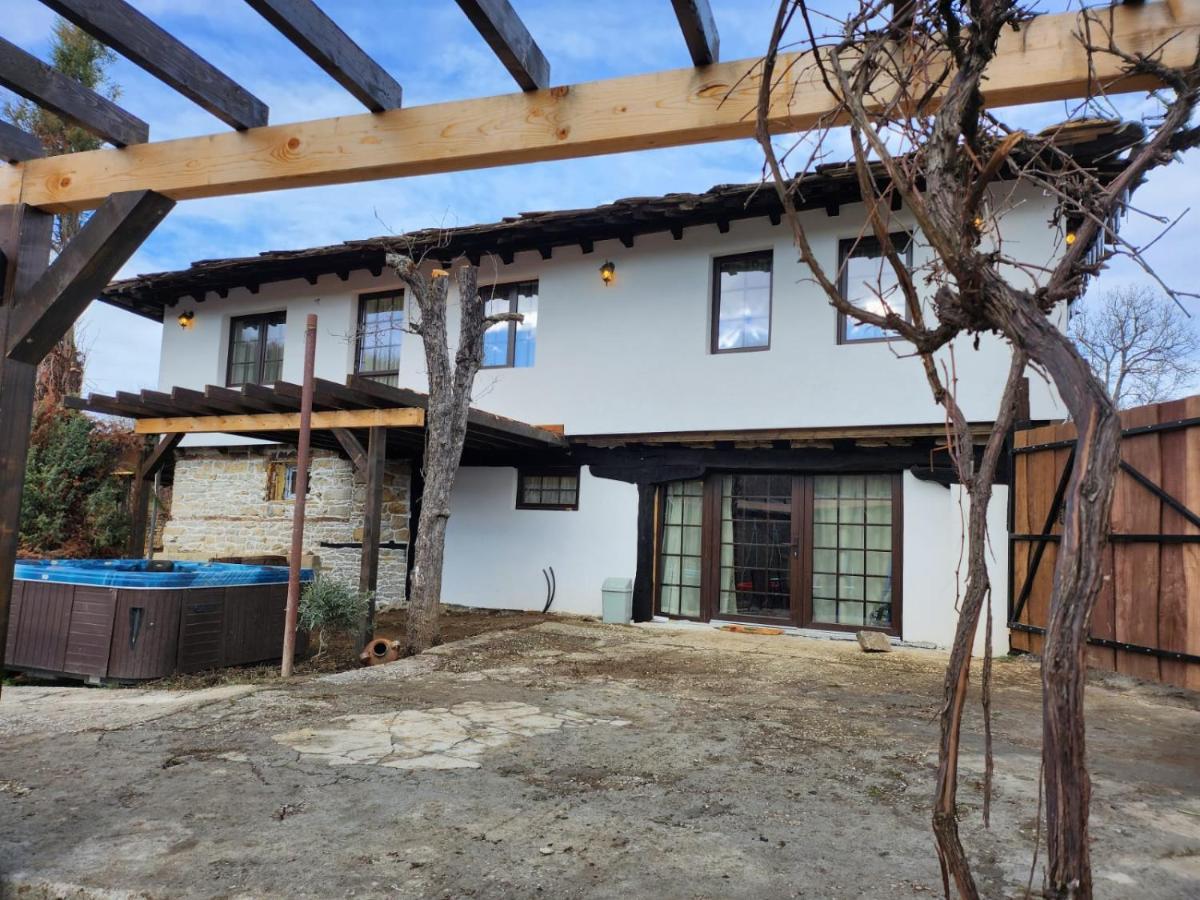 Къща за гости Роден Балкан - B&B Karalite