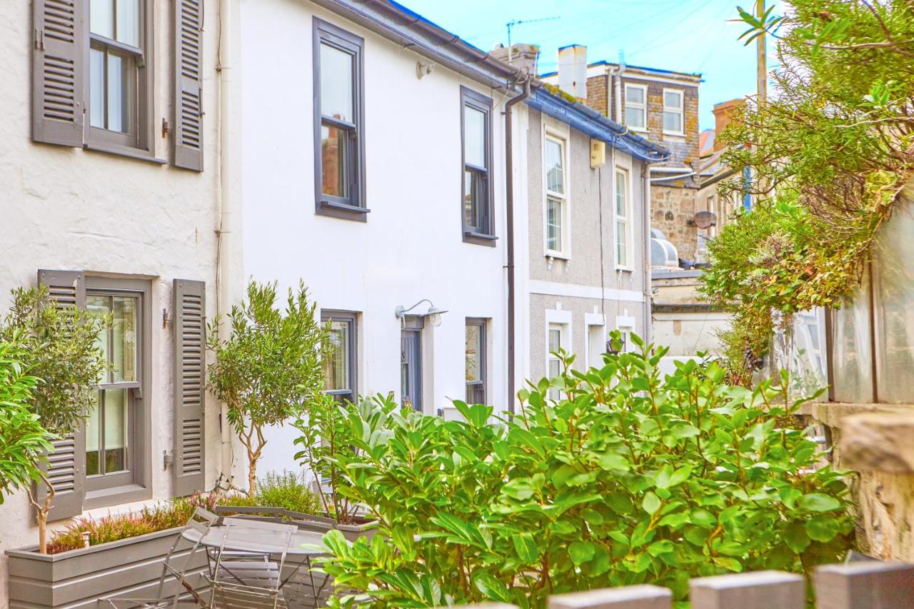 Entire cottage, central St Ives, Cornwall, a few mins walk to beaches - B&B