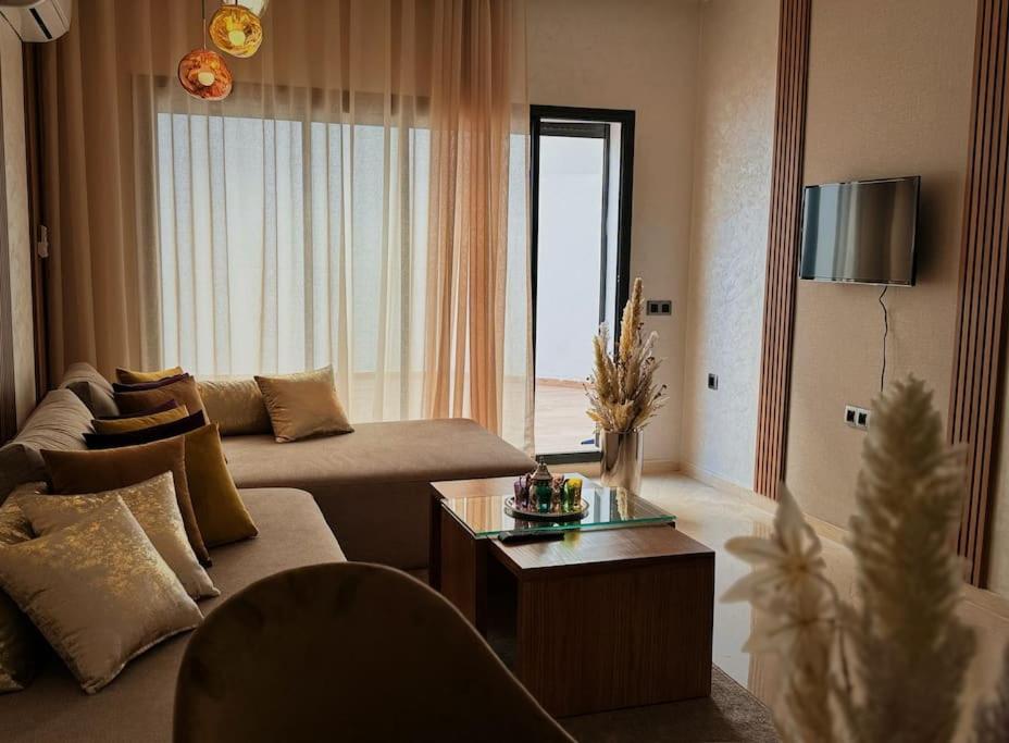 Cozy Appart central à terrasse - Ferienwohnung Casablanca