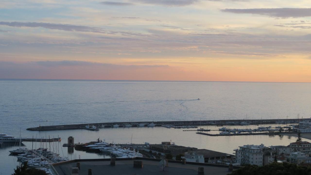 TerrazzaVistaMare, Piscina, CampoDaTennis - B&B
