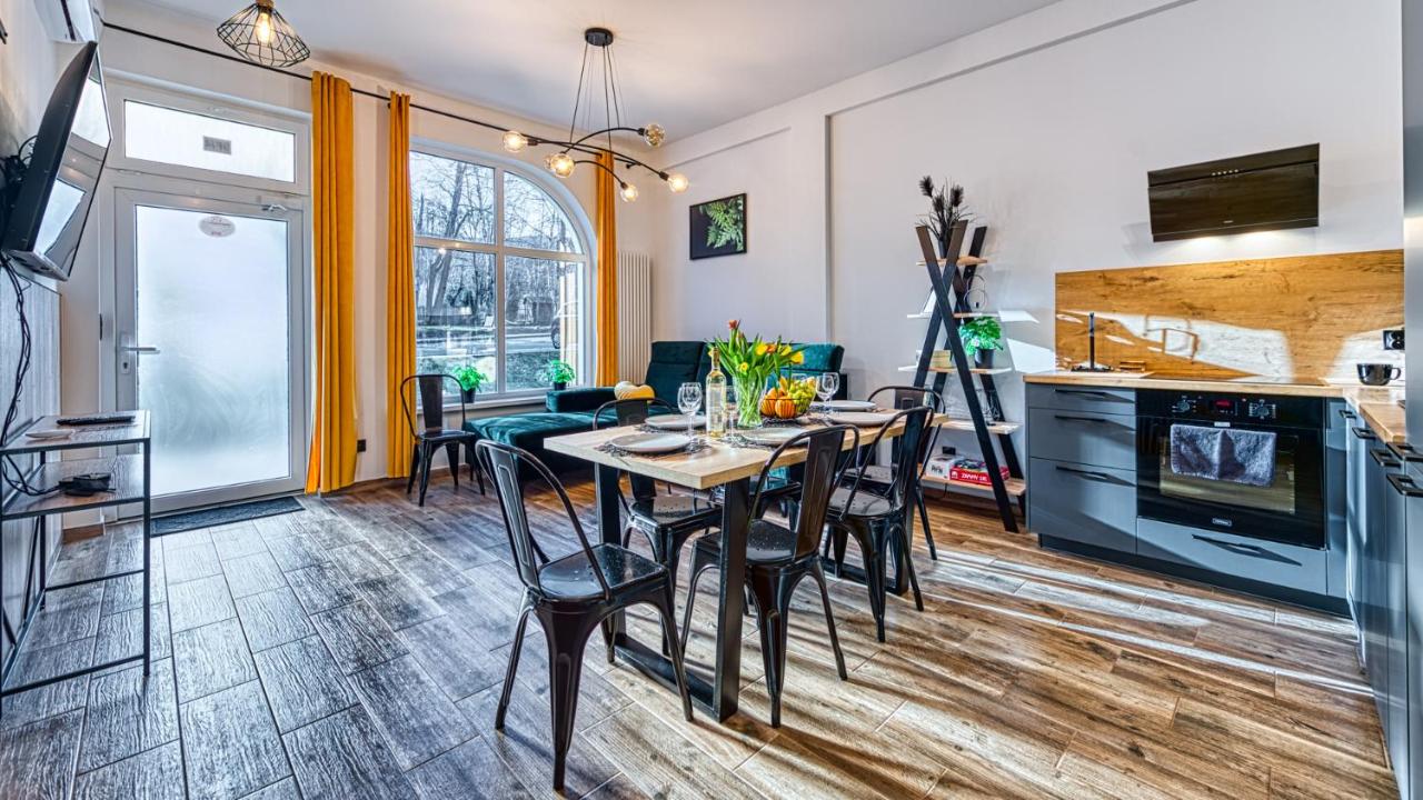 Apartament Luxury Angelika F4 3 sypialnie, Sauna i Klimatyzacja - 5D Apartamenty - Chambres d'hôtes Świeradów-Zdrój