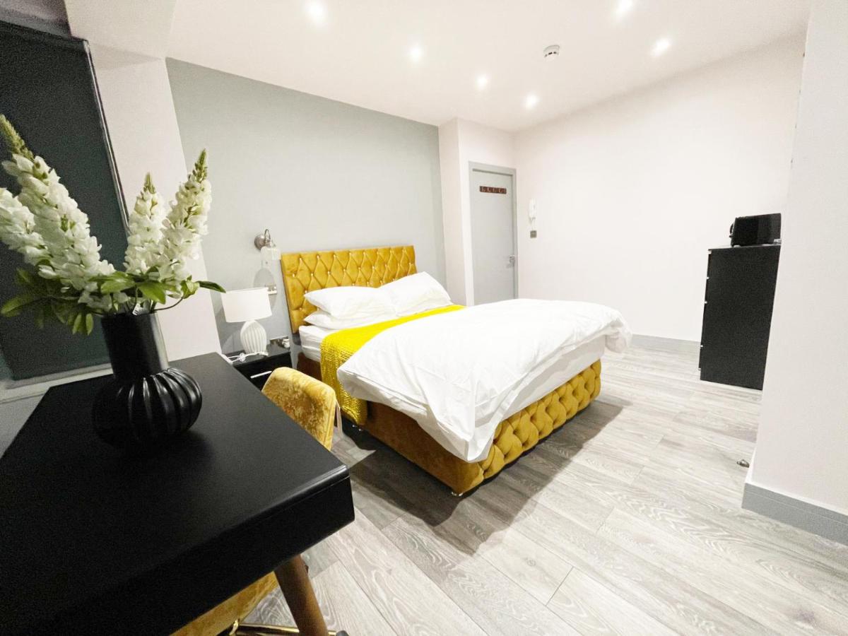 Letzi Premium Cozy Retreat Private En-Suite Rooms, Harrow - B&B