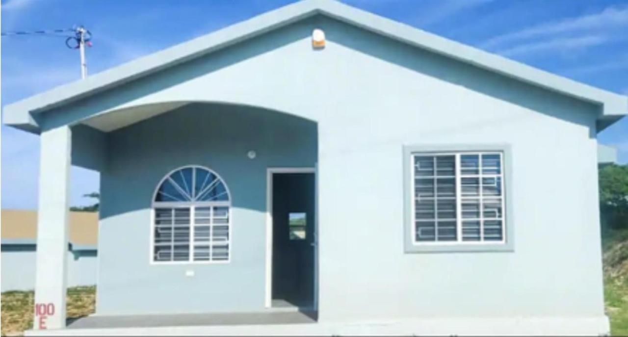 Remarkable 2-Bed House in Discovery Bay - Bed and Breakfast