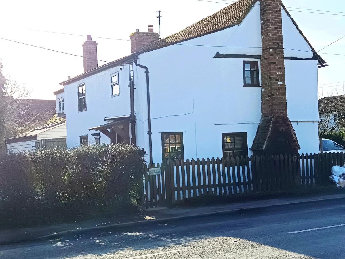 Stansted Airport Cottage - B&B
