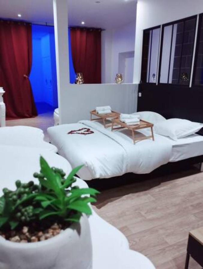 B&B Tourcoing - NG SuiteHome - Lille l Tourcoing Winoc - Balnéo - Sauna - Netflix - Wifi - Bed and Breakfast Tourcoing