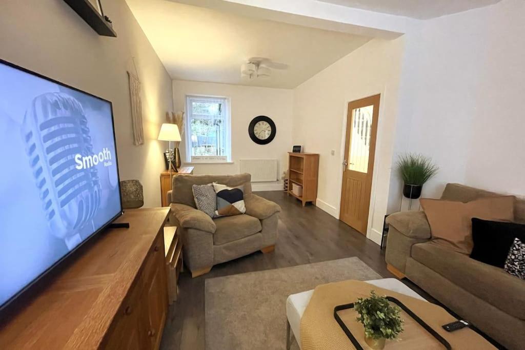 B&B Aberdare - Modern, spacious and Central Location - Bed and Breakfast Aberdare