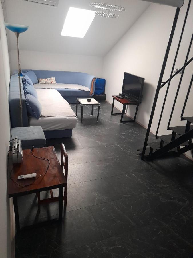 Slatki apartman-1 - Bed and Breakfast Jagodina