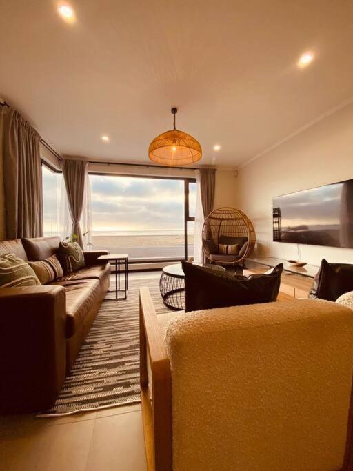 B&B Walvisbaai - Beachfront Townhouse - MowenOne - Bed and Breakfast Walvisbaai