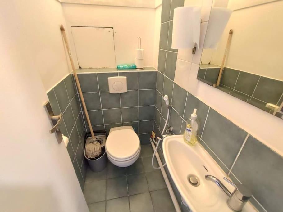 4 min walk to metro, 2 bedrooms &Salon, La Défense - B&B Courbevoie