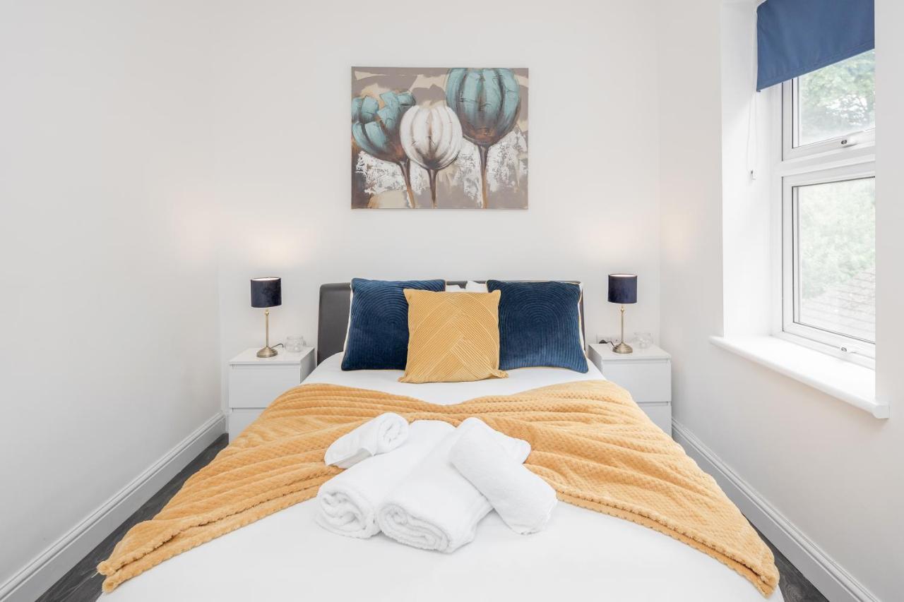 Modern Escape in 1 or 2BR Apartments with Parking - Ferienwohnung Bedford
