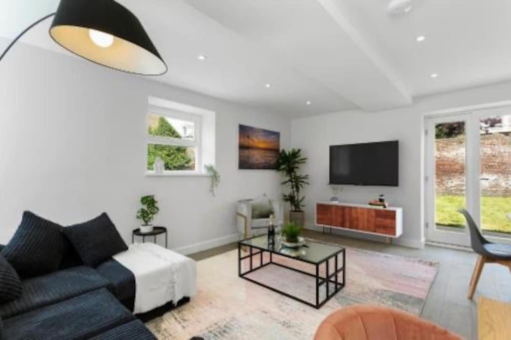 The Donkey Shed with Hot tub - Ferienwohnung