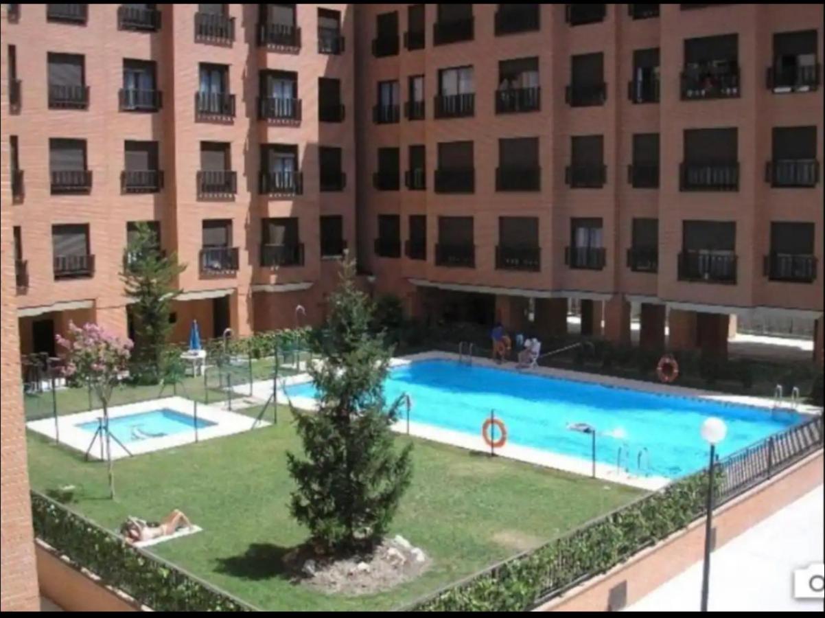 Apartamento turístico plenilunio suite, airport, wanda, ifema - Bed and Breakfast
