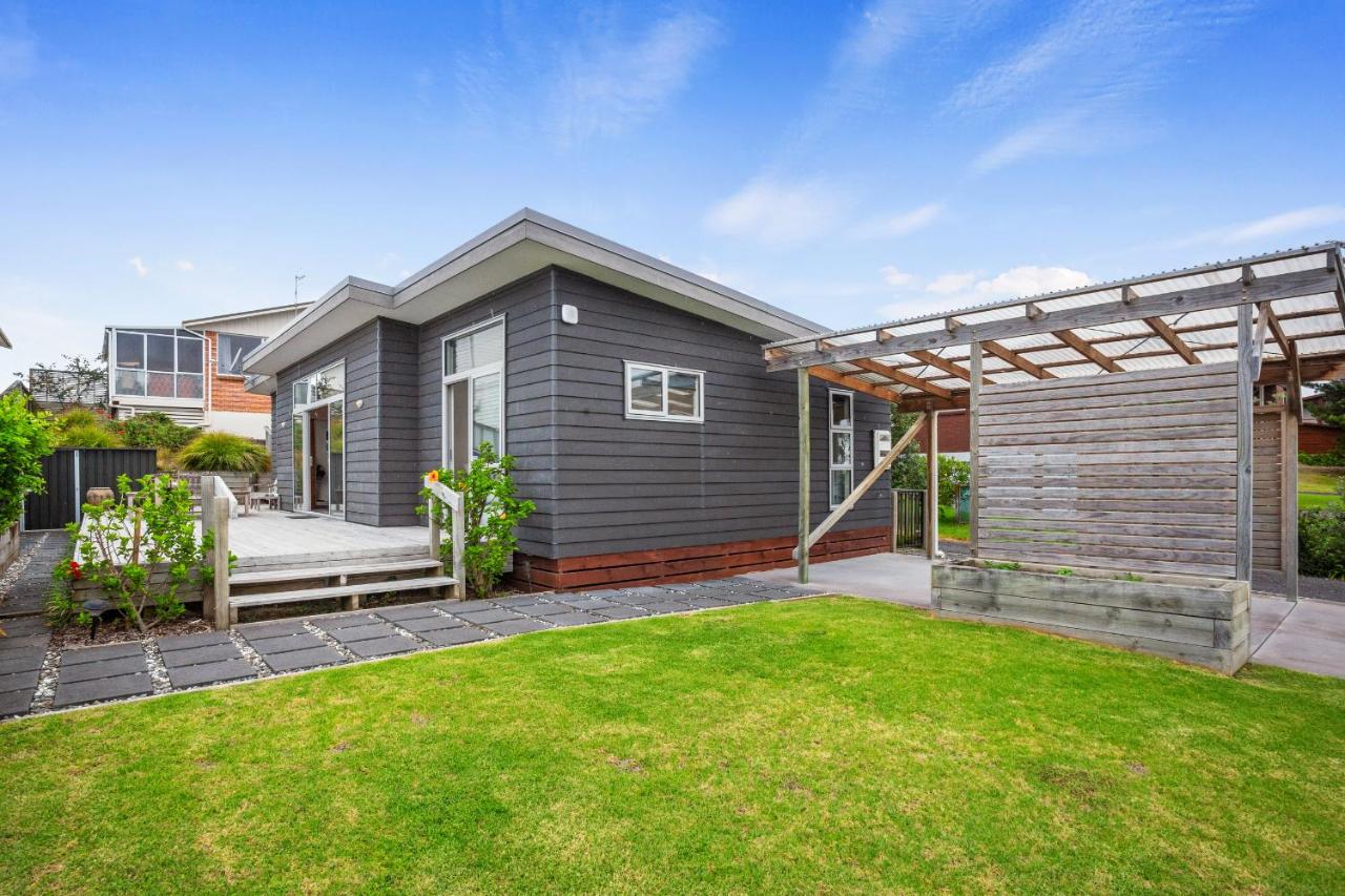 Relax on Dillon - Waihi Beach Holiday Home - B&B