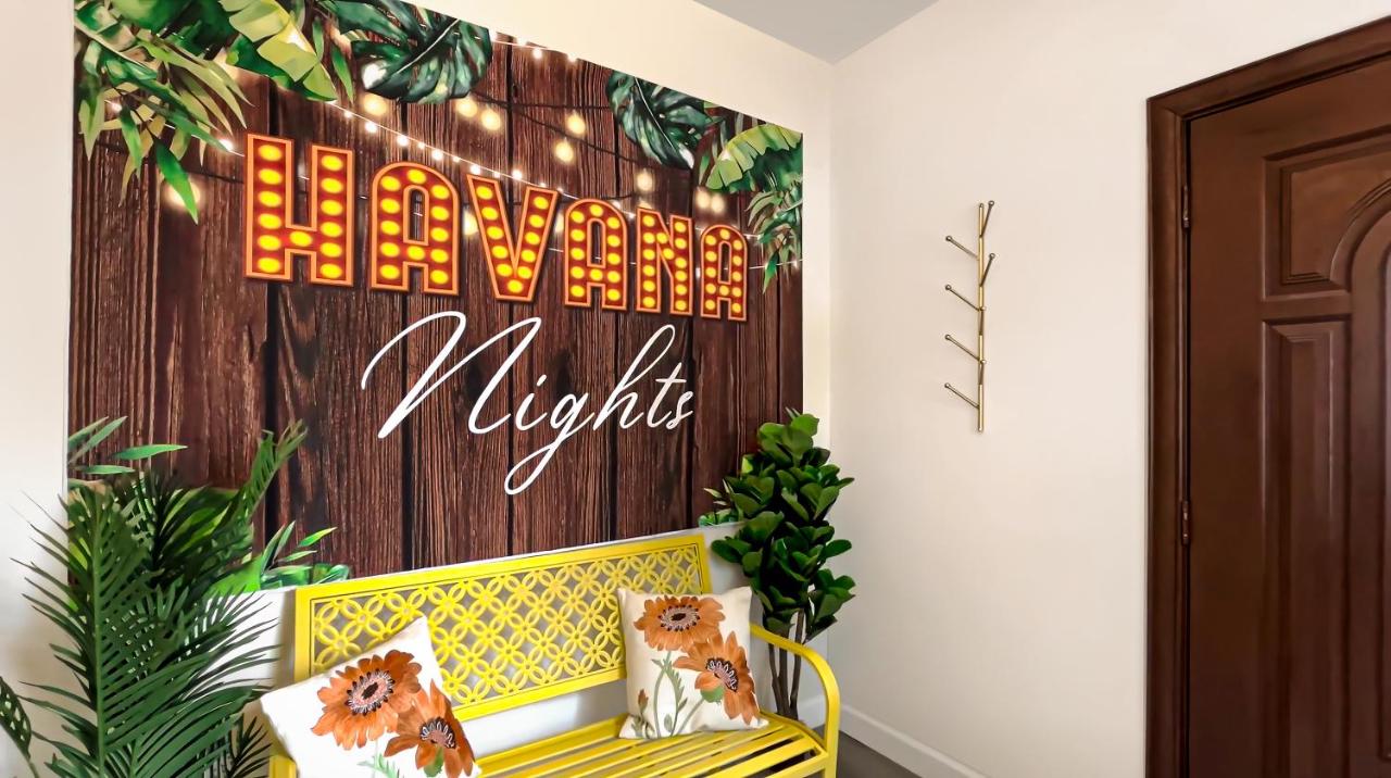 B&B Miami - NEW! Havana Nights Villa ! Walk to Calle Ocho! - Bed and Breakfast Miami