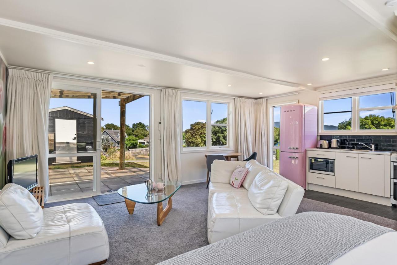 Hicks Haven - Waikanae Beach Holiday Studio - B&B