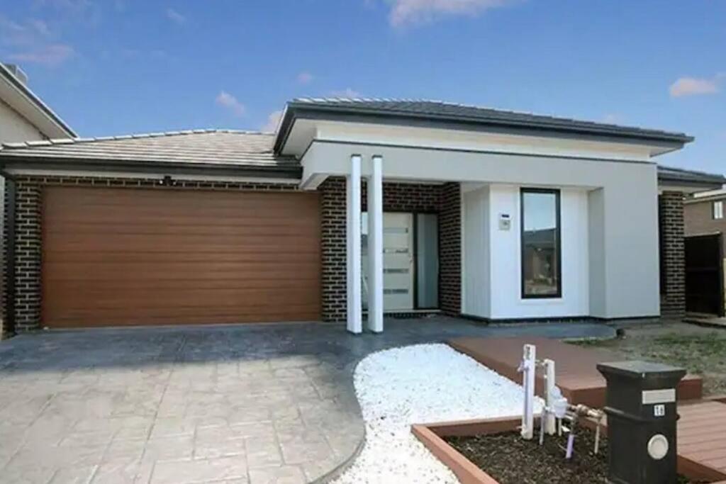 B&B Keysborough - Mel south east huge luxury home - Bed and Breakfast Keysborough