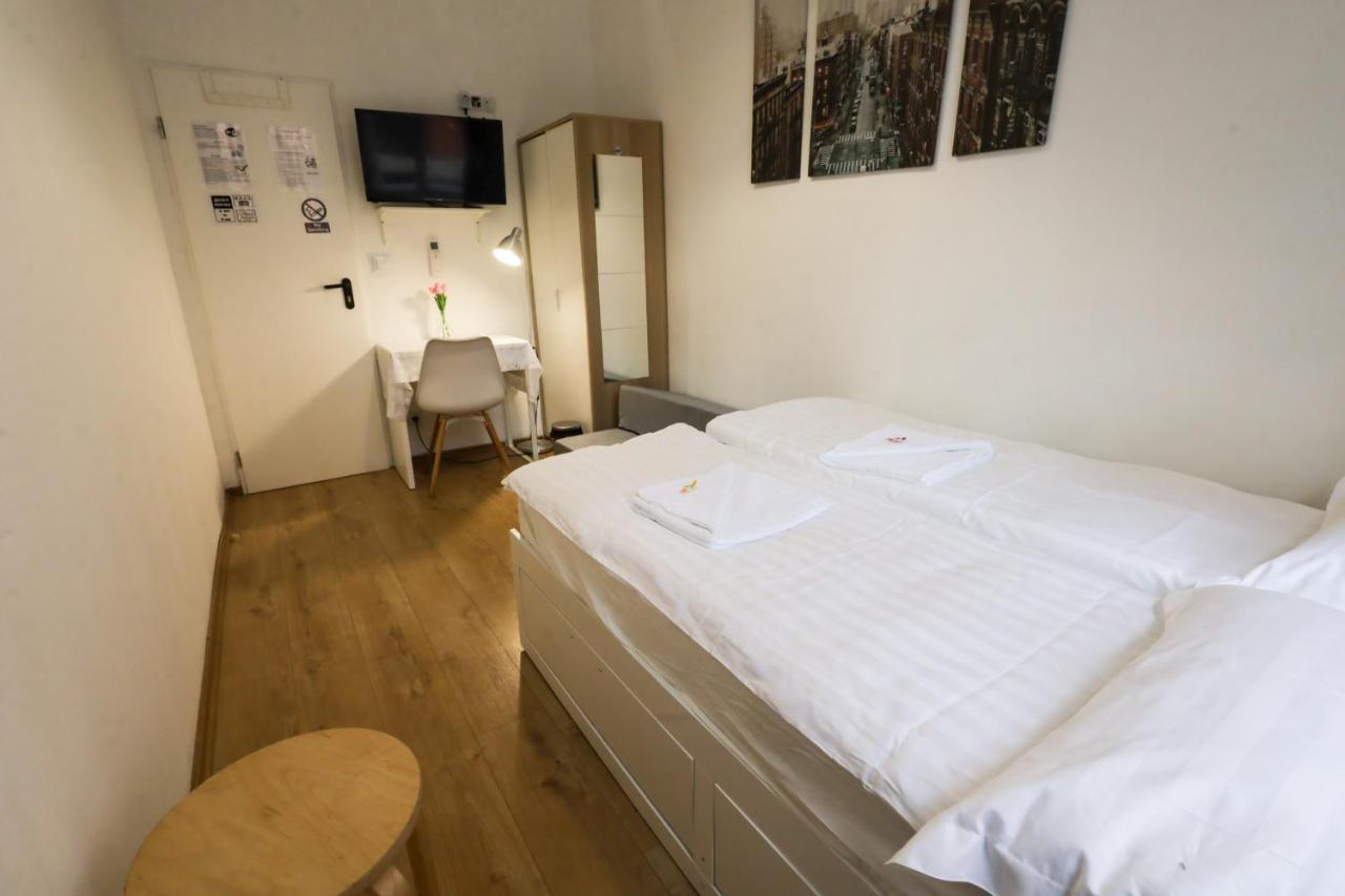 Economy Vierpersoonskamer met Gedeelde Badkamer