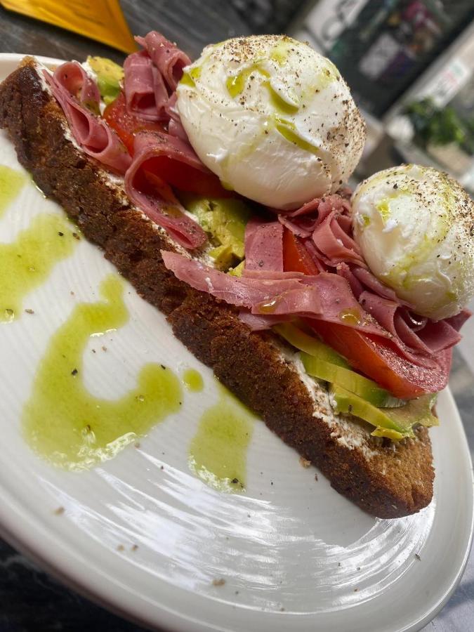 DWELL - Elegant City Stay - B&B Atene