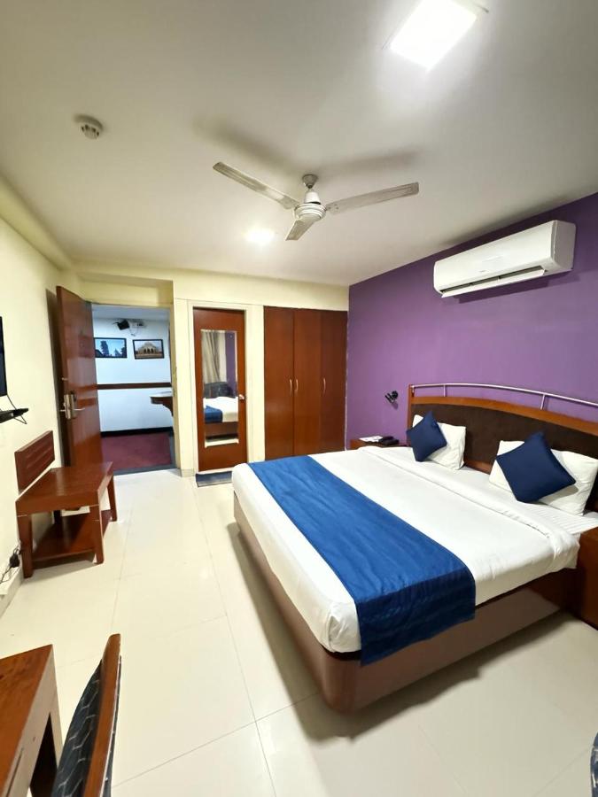 B&B New Delhi - Hotel Divine Admire Opp Gurudwara Sahib in Taimoor Nagar-Friends Colony - Bed and Breakfast New Delhi