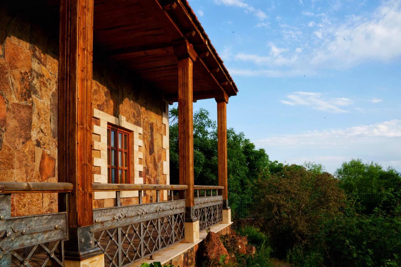 Familiensuite mit Balkon