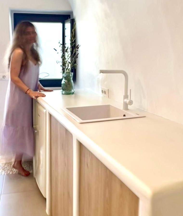 ArmonOia Cave House Outdoor Tub