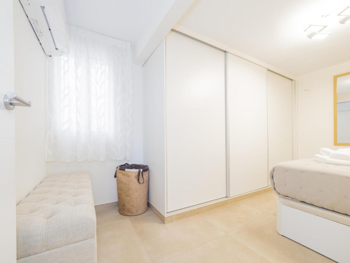Cubo's Estepona Oceanview Apartment & Free Parking - Chambres d’hôtes Estepona