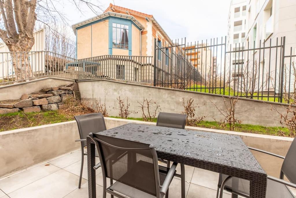 Le Vercingetorix centre +Parking - Chambres d’hôtes