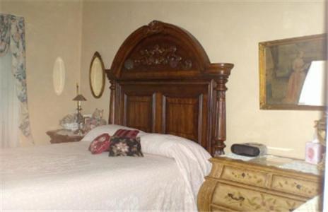 Zimmer mit Queensize-Bett und Gemeinschaftsbad - Gartenblick
