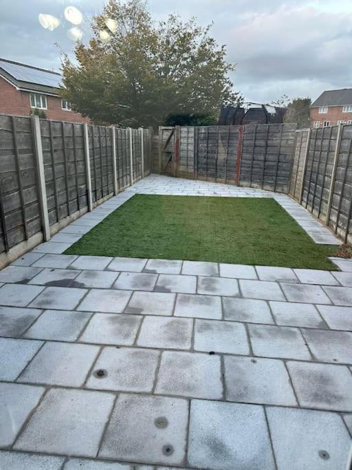 Spacious & Lovely 4 Bedroom Home in Manchester - Chambres d’hôtes