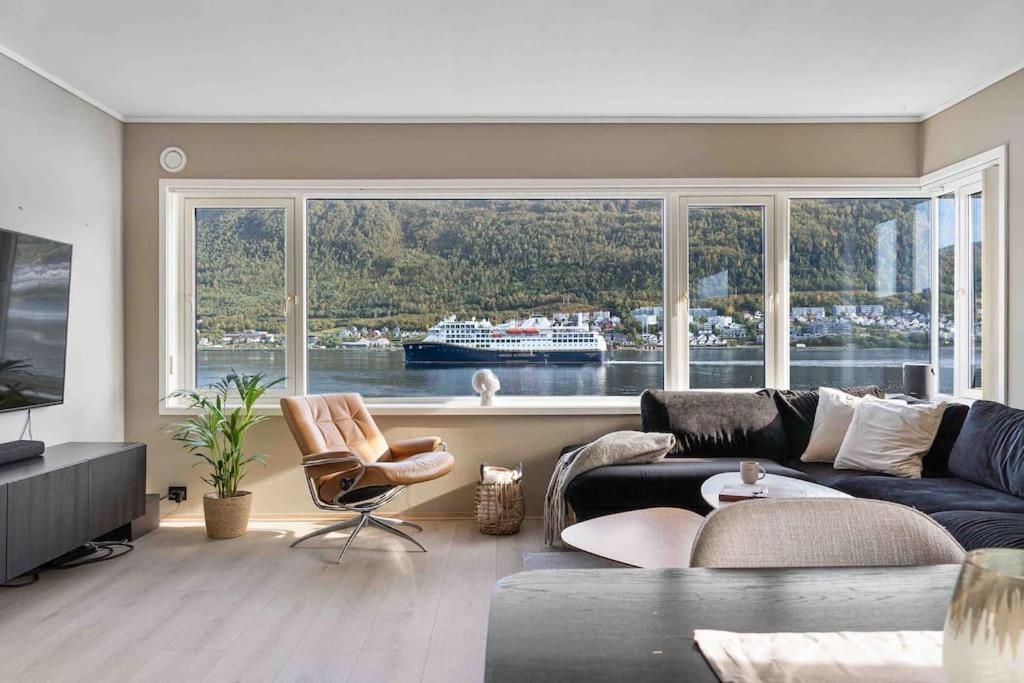 B&B Tromsø - Central Penthouse Apartment with breathtaking view - Bed and Breakfast Tromsø