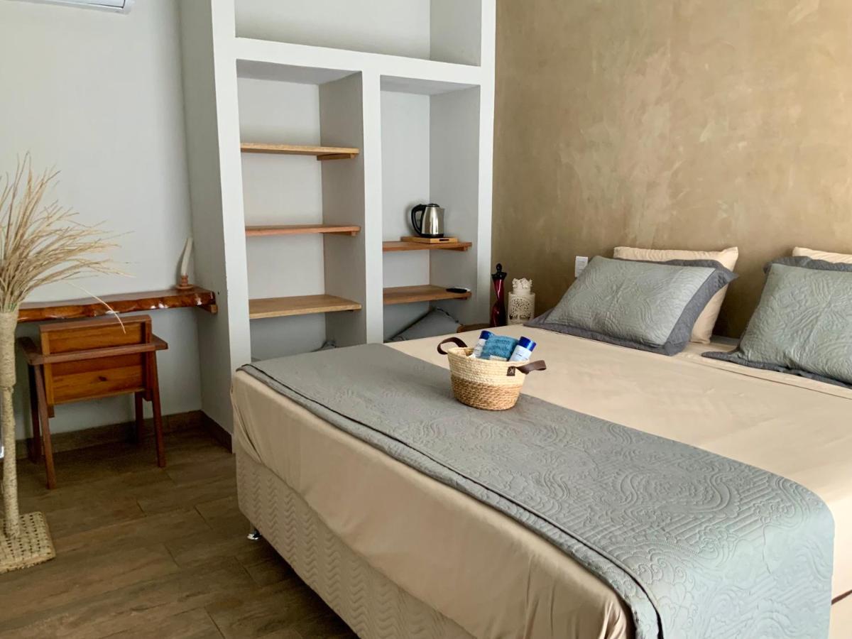 Kamer met Kingsize Bed en Uitzicht op het Zwembad