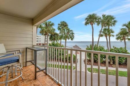 Oceans Pointe Nantucket inspired condo on the bay - B&B Tampa