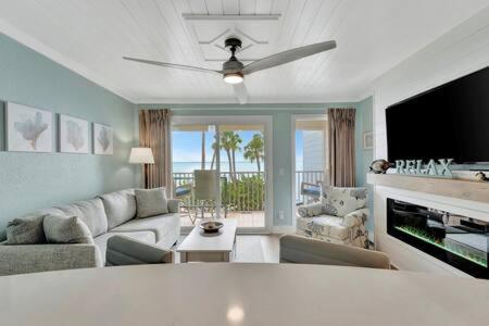 Oceans Pointe Nantucket inspired condo on the bay - B&B Tampa