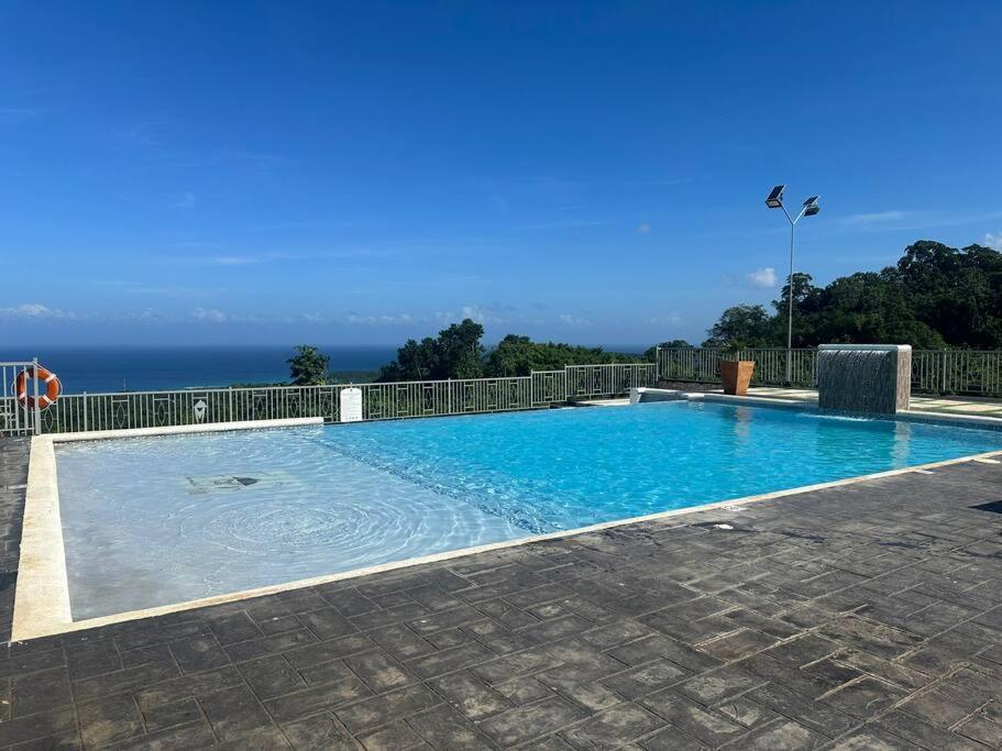 2 bed bungalow en-suite, with pool & gym - B&B Ocho Rios