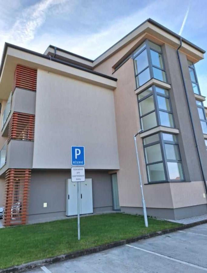 DIAMOND - Luxusný Apartmán Marco - Ferienwohnung Podhájska