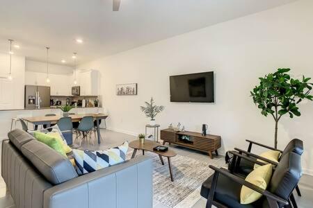 Superb Thematic 2BR Condo with 2 Waterparks - B&B Kissimmee