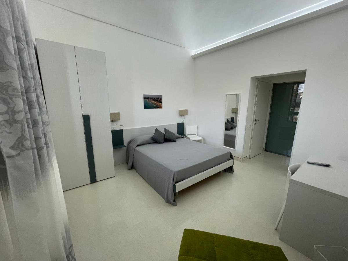 Zimmer mit Kingsize-Bett