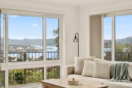 B&B Hobart - Lovely 2 Bed Home with views - Bed and Breakfast Hobart