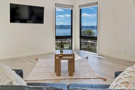 B&B Sandy Bay - The View Studio Apartment Fully self-contained Sandy Bay - Bed and Breakfast Sandy Bay