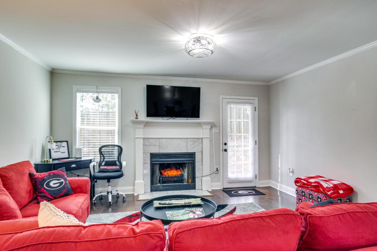 Comfy Augusta Condo with Deck about 4 Mi to Olde Town - B&B