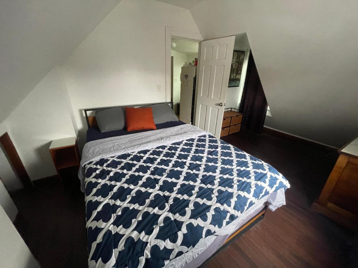 Private Loft 5 min away from LGA - Bed and Breakfast