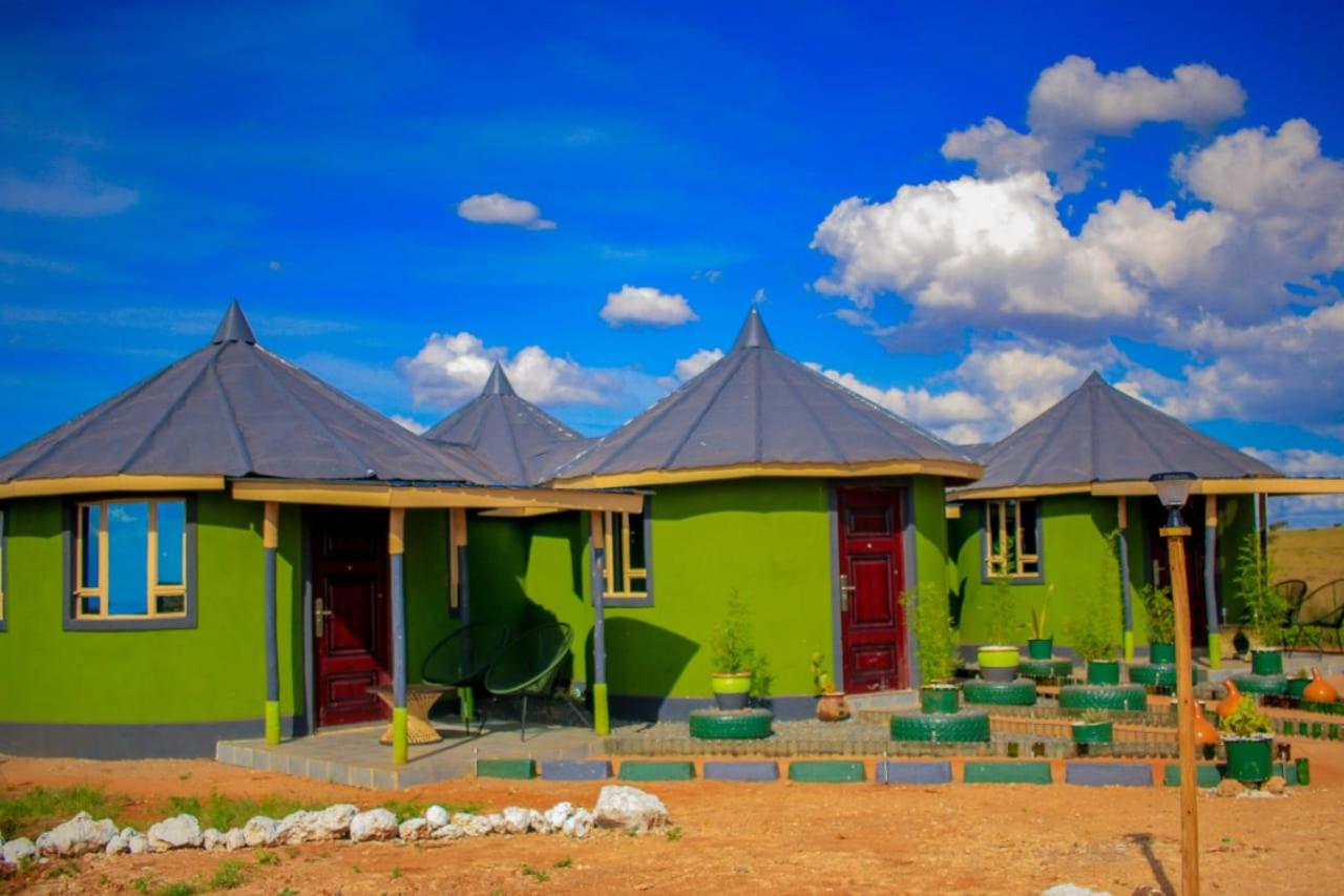 B&B Amboseli - Amanya 3-Bedroom Hut Amboseli - Bed and Breakfast Amboseli